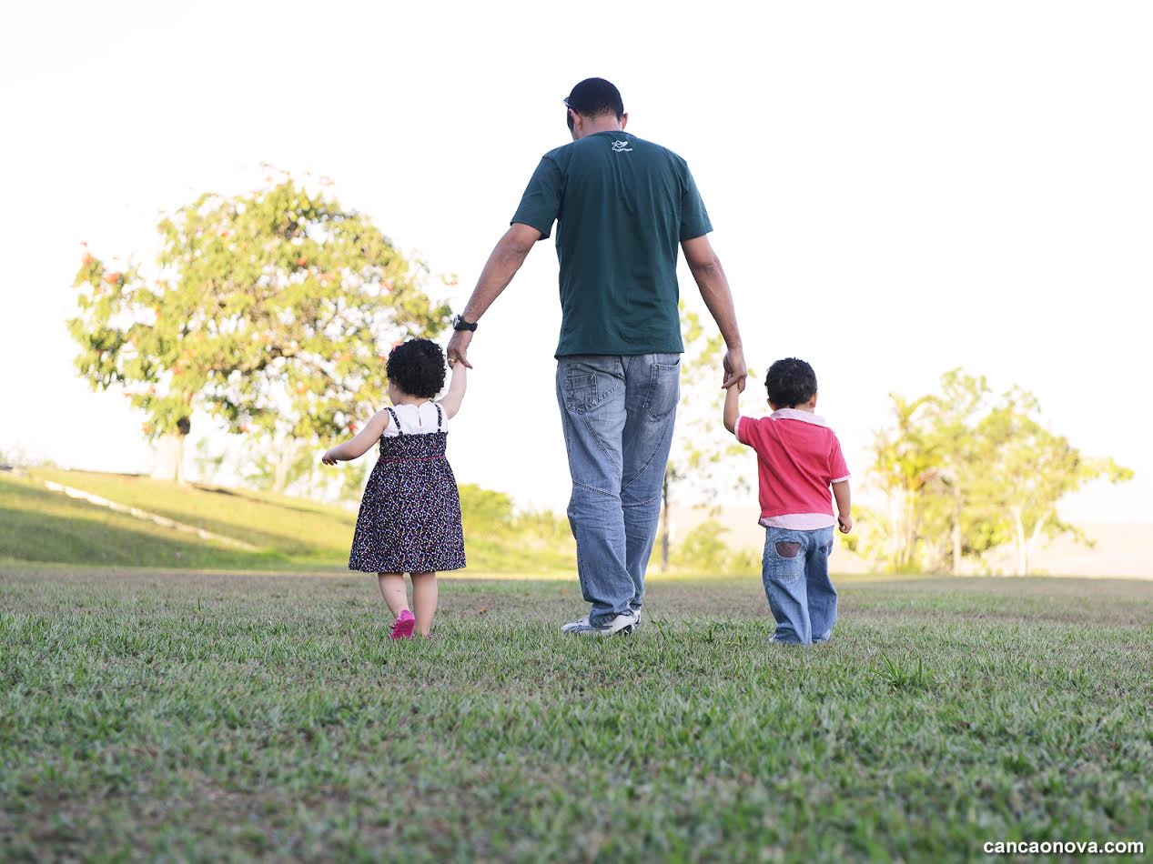 Bolsonaro sanciona lei que permite exame de paternidade em parentes do suposto pai