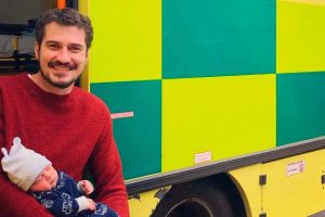 Filho de jornalista da Globo nasce em ambulância em Londres