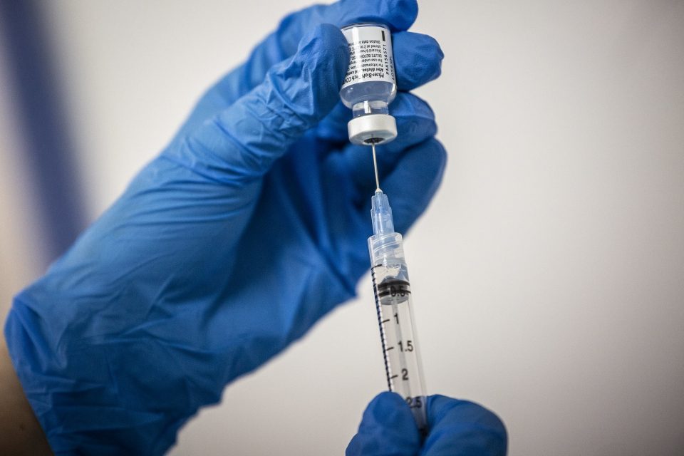 Ministério da Saúde quebra confidencialidade de contrato com a Pfizer