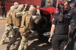 Veículo apreendido no âmbito da operação interestadual contra o tráfico de drogas (Foto: Reprodução)