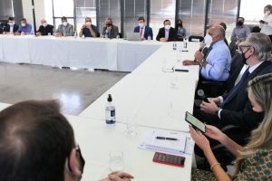 Rogério antecipa normas do decreto a segmentos econômicos de Goiânia