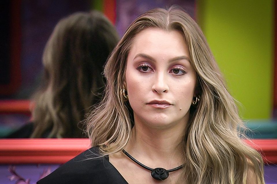 Atriz pede responsabilidade na web: 'Mulheres morrem todo dia' Carla Diaz nega ter sido agredida ou estar em relacionamento abusivo
