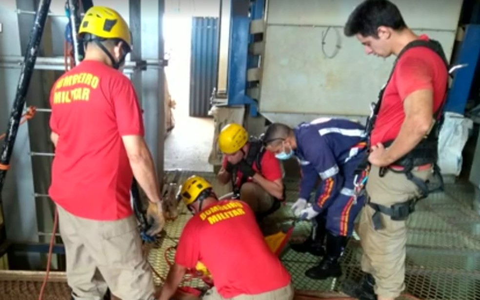 Irmãos morrem ao caírem em secador de grãos, em Jataí