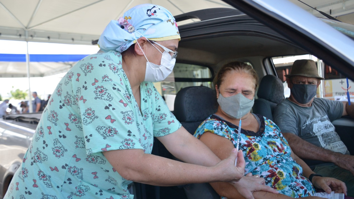 Aparecida segue com 1ª dose em idosos de 61 anos no sábado