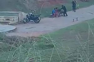 Em vídeo, guarda civil municipal agride jovem em Aparecida