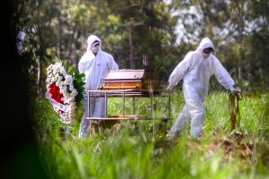 Sepultamento Covid-19 (Foto: Jucimar de Sousa/Mais Goiás)