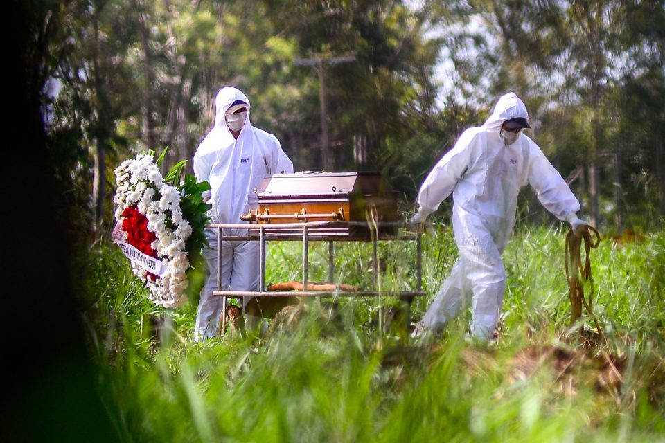 Sepultamento Covid-19 (Foto: Jucimar de Sousa/Mais Goiás)