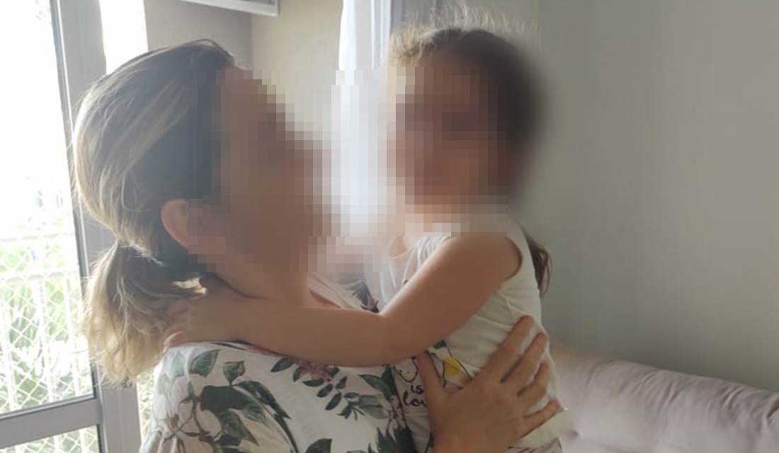 Bombeiros entram pela janela de apartamento para resgatar menina presa em quarto, em Anápolis