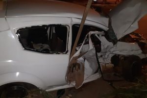 Jovem fica em estado grave ao invadir pista contrária e causar acidente