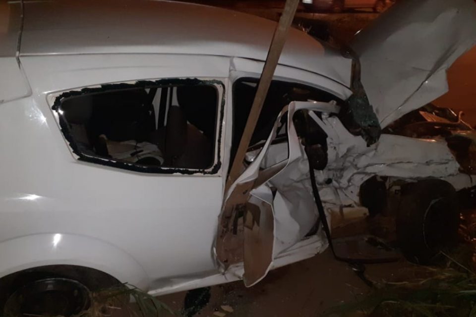 Jovem fica em estado grave ao invadir pista contrária e causar acidente