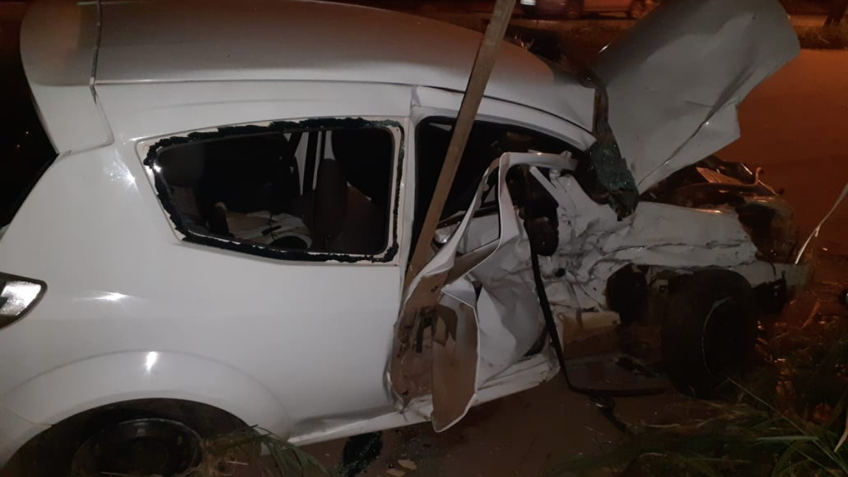 Jovem fica em estado grave ao invadir pista contrária e causar acidente