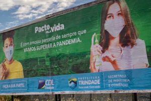 Outdoor em rua de Trindade (Foto: Divulgação)