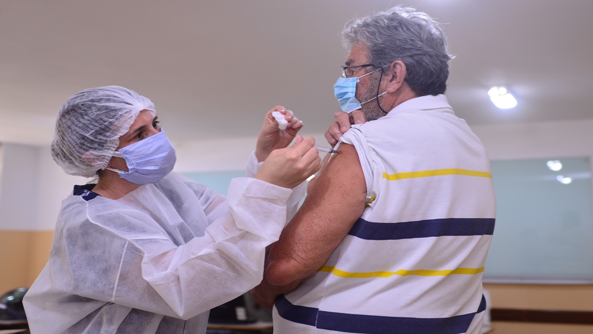 Rio Verde conclui aplicação de primeira dose da vacina em profissionais da Educação (Foto: Jucimar de Sousa/Mais Goiás)