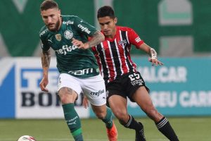 Zé Rafael conduz a bola sob marcação de Nestor durante partida entre Palmeiras e São Paulo, pelo Paulista - Cesar Greco - 16.abr.21/Ag. Palmeiras