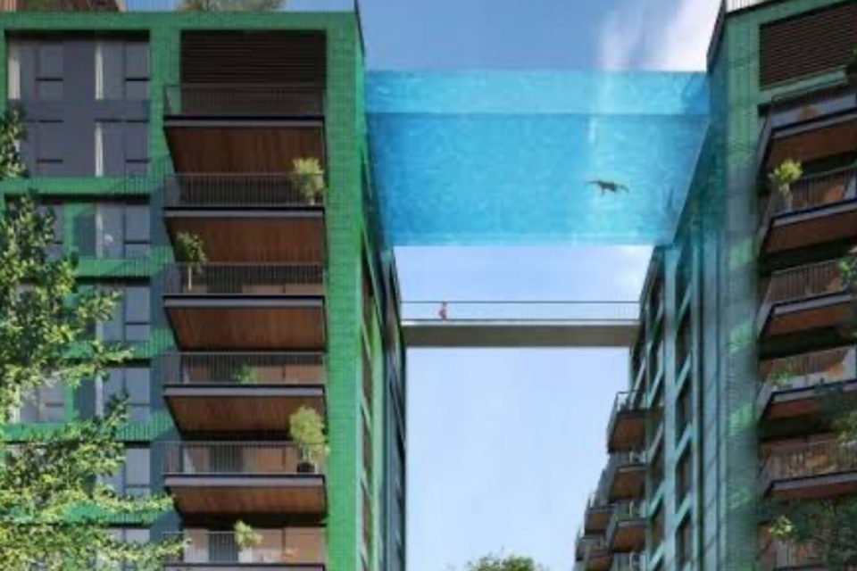Piscina que liga dois prédios em Londres (Foto: Divulgação)
