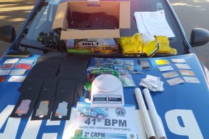 Cartões de crédito apreendidos com o suspeito em Aparecida (Foto: Divulgação)