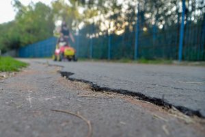 Pista de caminhada danificada (Foto: Jucimar de Sousa/MaisGoiás)
