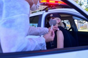 O STF suspendeu a decisão judicial que permitia a vacinação de todos os profissionais da segurança pública independente de atuarem nas ruas (Foto: Jucimar Sousa / Mais Goiás)