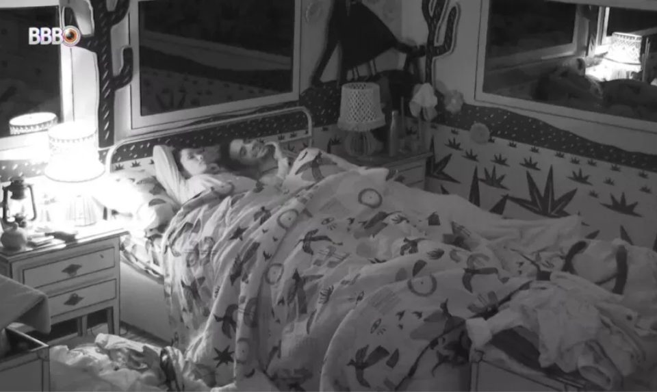 BBB 21: Juliette é chamada de talarica após dormir com Fiuk