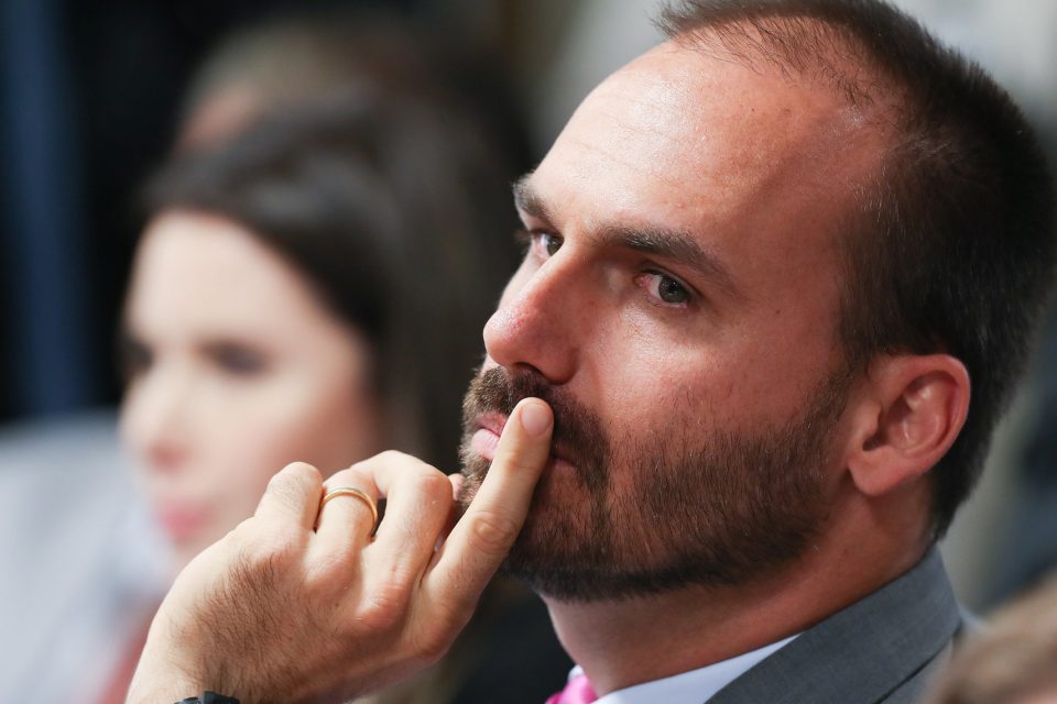 Ministro determina à PF que analise ofensas contra professores