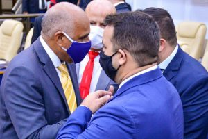 Com dois vereadores na oposição, Rogério Cruz vive boa governabilidade