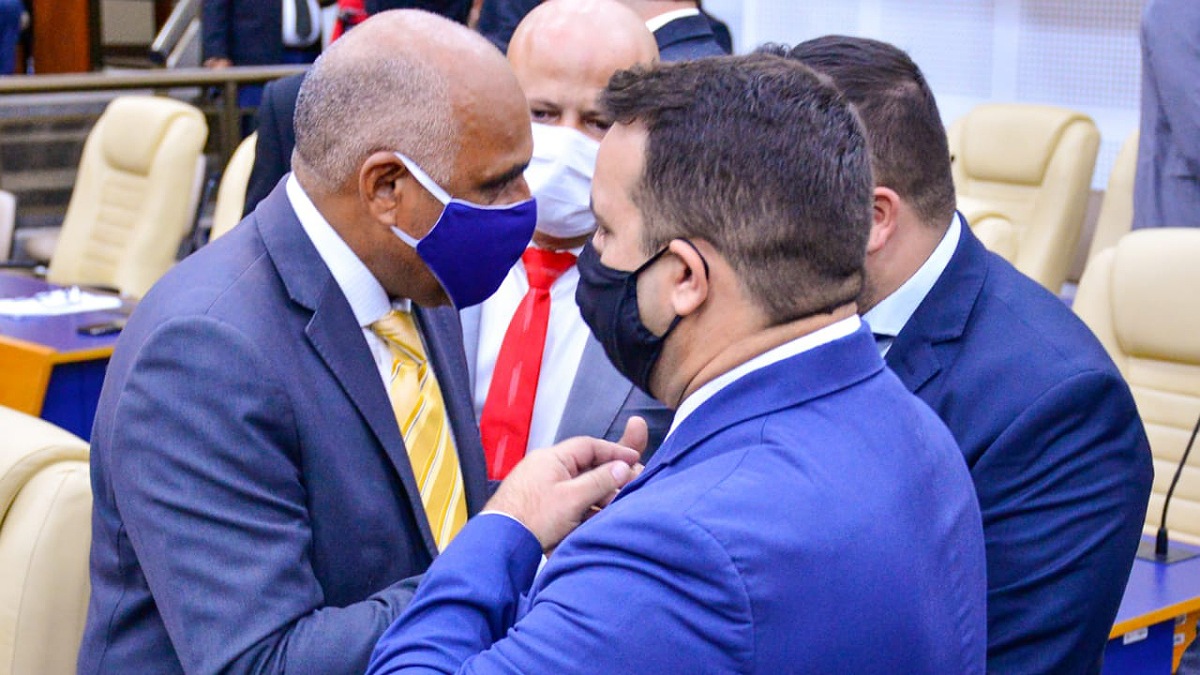 Com dois vereadores na oposição, Rogério Cruz vive boa governabilidade