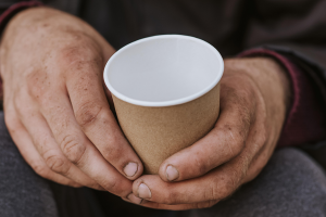 DPE-GO cobra acesso de moradores de rua ao programa Renda Família, em Goiânia