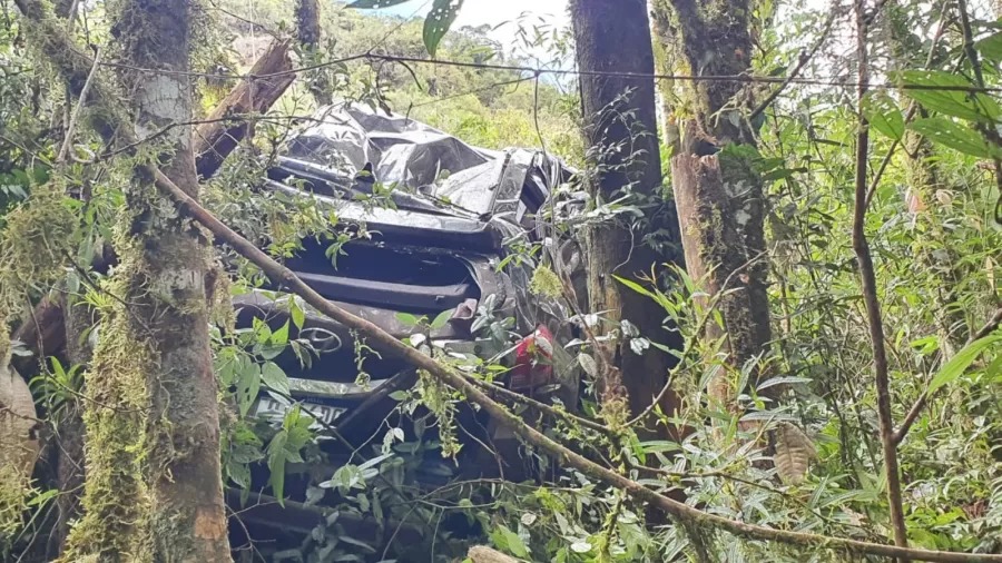 Médica é resgatada em ribanceira 30 horas após acidente em SC