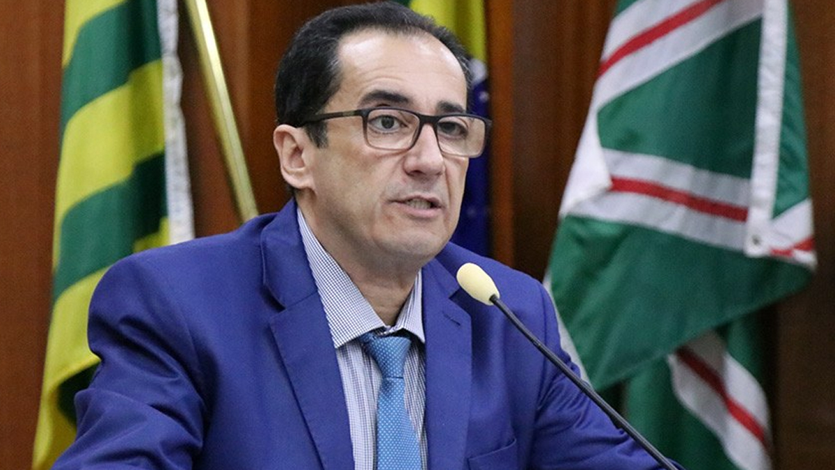 Projeto de senador goiano que prevê transporte a estudantes universitários vai à Câmara