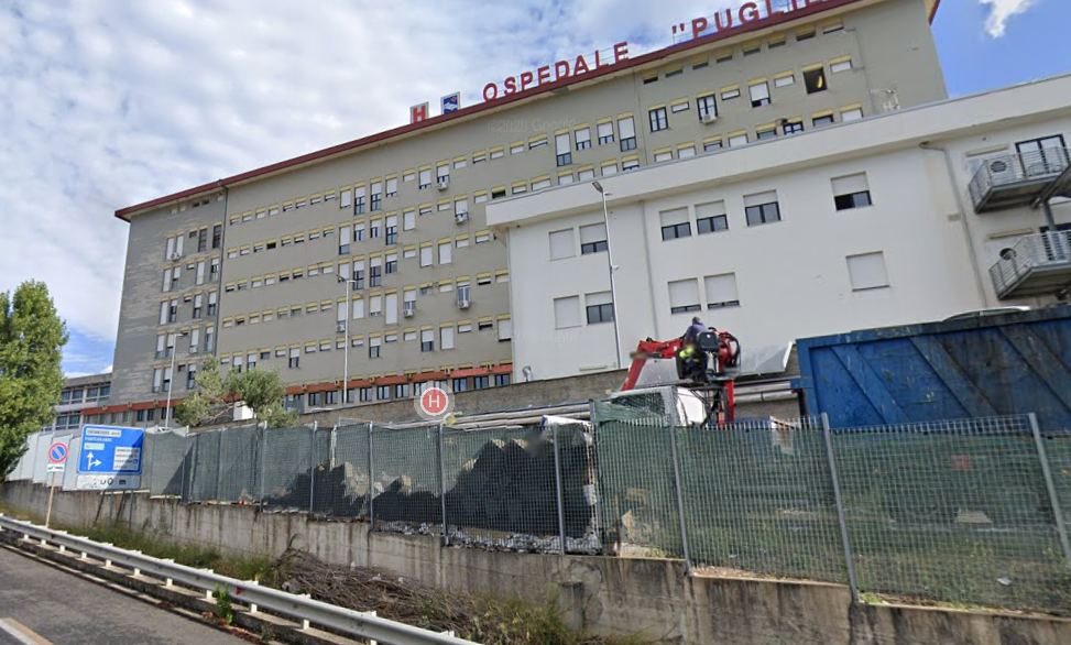 homem Hospital italiano descobre funcionário que faltava ao trabalho havia 15 anos