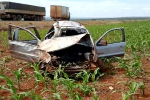 Entre os feridos estão duas crianças, de 6 meses e 5 anos de idade e um adulto em estado grave (Foto: Reprodução/PM)