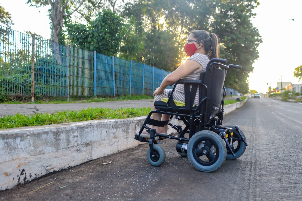 Edivânia Matos sofre com falta de acessibilidade no Parque Tamanduá (Foto: Jucimar de Sousa/MaisGoiás)