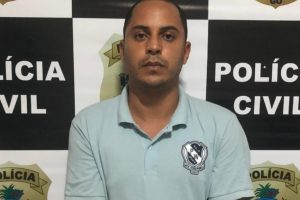 Homem preso por suspeita de se passar por falso policial (Foto: Polícia Civil)