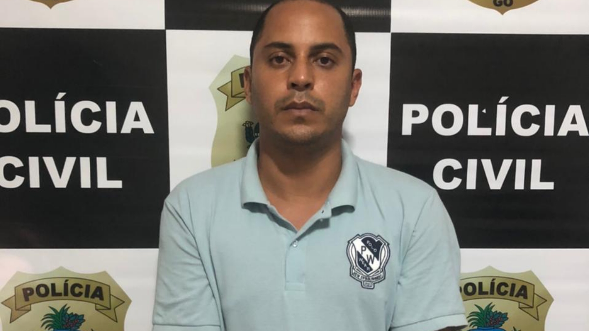 Homem preso por suspeita de se passar por falso policial (Foto: Polícia Civil)