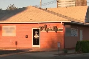 A dona de um salão nos Estados Unidos está sendo acusada de infectar seus clientes com o vírus HIV durante um procedimento chamado "lifting - Dona de salão nos EUA é acusada de infectar clientes com HIV