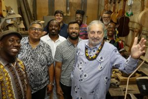 Moacyr Luz e Samba do Trabalhador se apresentam no Dia do Trabalhador