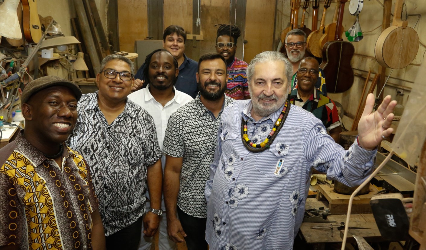 Moacyr Luz e Samba do Trabalhador se apresentam no Dia do Trabalhador