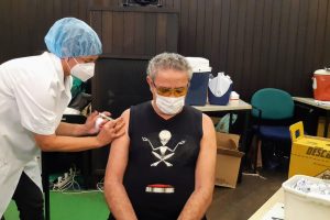Famosos tomam segunda dose da vacina contra novo Coronavírus