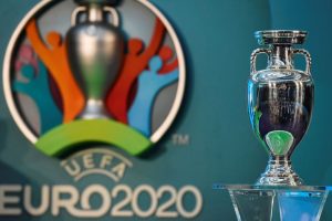 Troféu da Eurocopa (Foto: Agência Brasil)