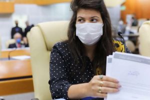 Vereadora em primeiro mandato, Aava Santiago avalia posição na mesa diretora