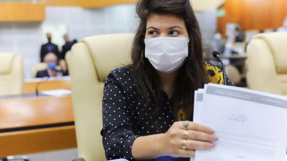 Vereadora em primeiro mandato, Aava Santiago avalia posição na mesa diretora