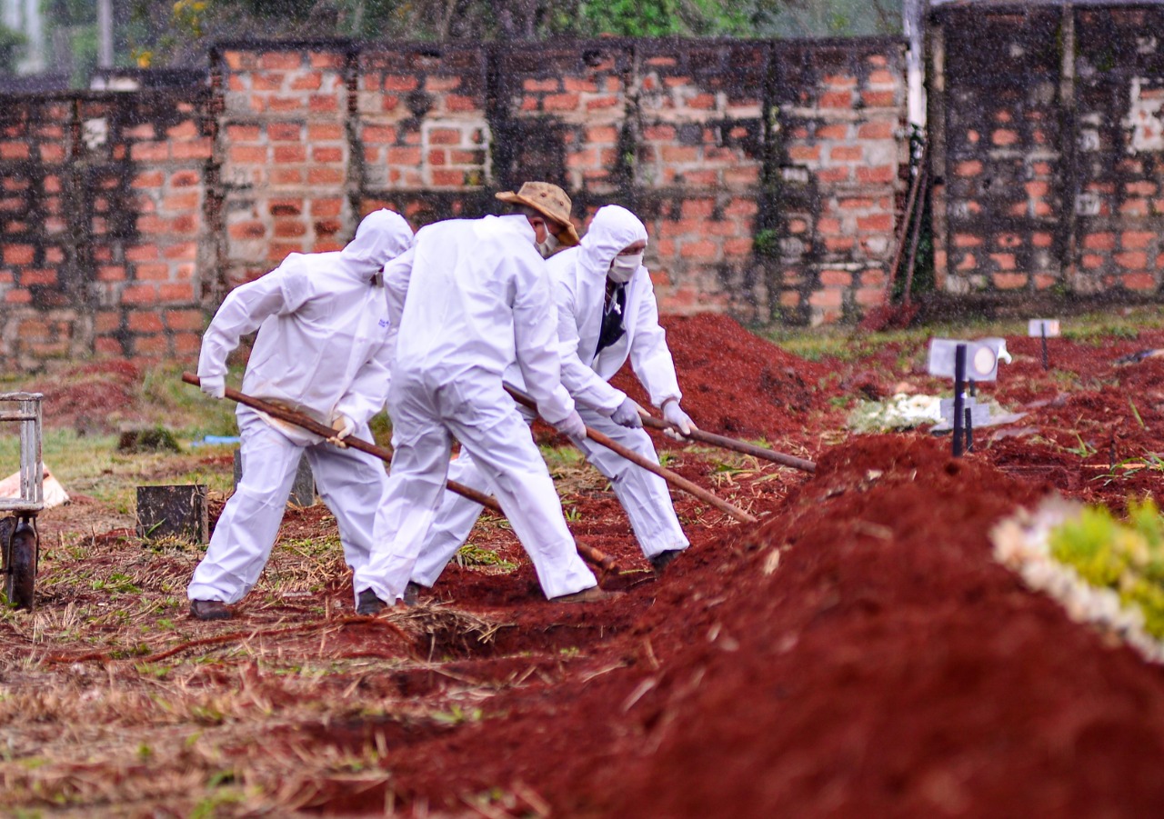 Sepultamento Covid-19 (Foto: Jucimar Sousa/MaisGoiás)