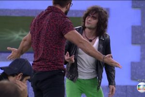 BBB 21: Arthur xinga, ameaça Fiuk e chora: 'Nunca queria ter feito nada disso'
