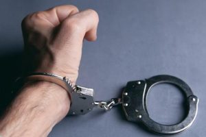 Dentista bêbado é preso em flagrante após acidente de carro