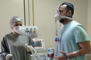 Ainda internado, Gustavo Mendanha testa negativo para Covid