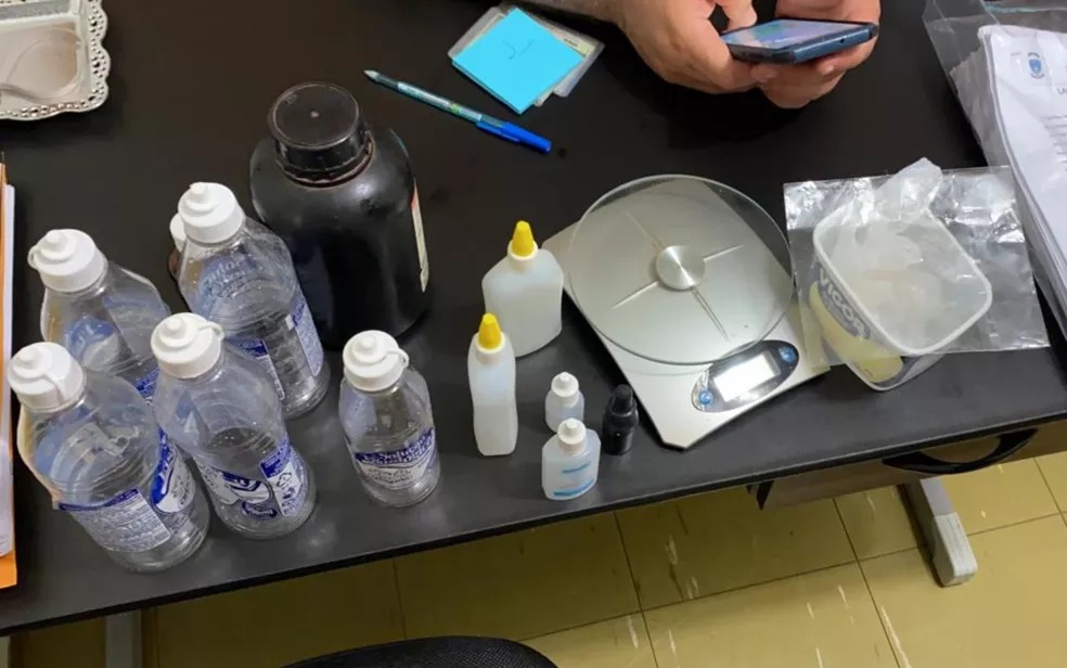 Homem é suspeito de criar e distribuir remédio para covid sem registro (Foto: Divulgação/Polícia Civil)