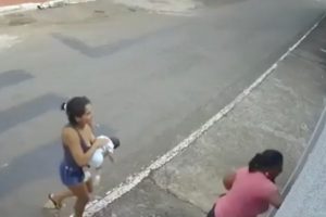 Bebê engasgado é salvo por sargento da PM em Colégio Miliar da capital