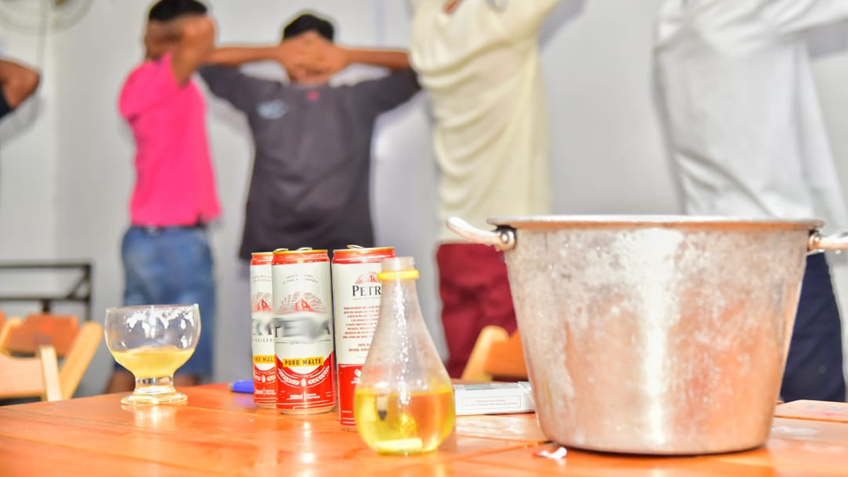 Fiscais interditam bares em Aparecida e multam pessoas sem máscara