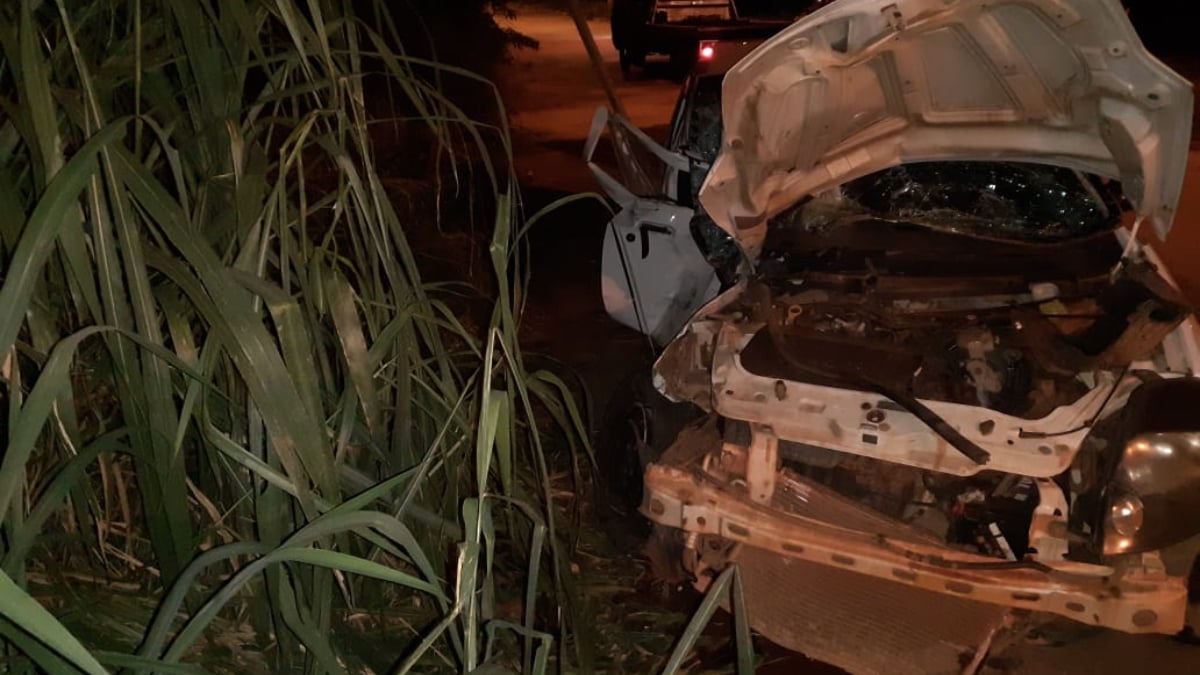 Jovem fica em estado grave ao invadir pista contrária e causar acidente