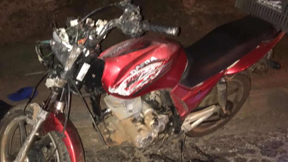 O caso aconteceu neste domingo (11), quando o motociclista realizava o contorno da rotatória